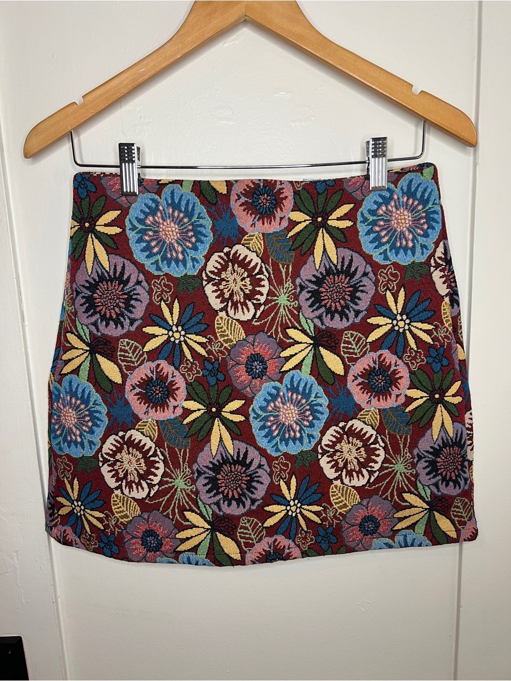 Floral Jacquard Mini Skirt in Burgundy Floral